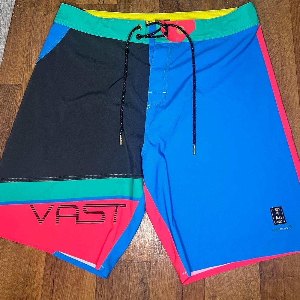 Vast Men’s color block board shorts  size34